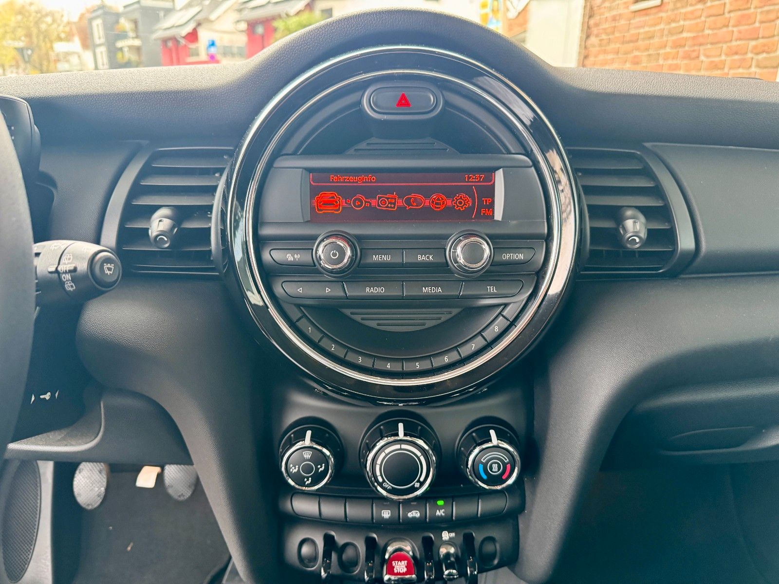 Fahrzeugabbildung MINI ONE Klima/Alufelgen/Bluetooth/1.Hand