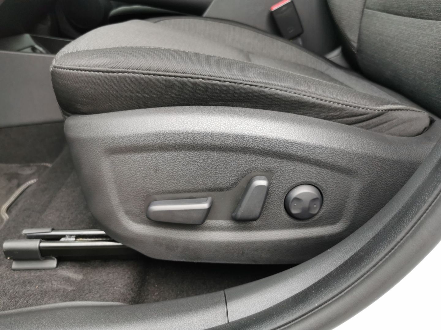 Fahrzeugabbildung Hyundai KONA Elektro PRIME Navi LED HUD el. Sitze Kamera