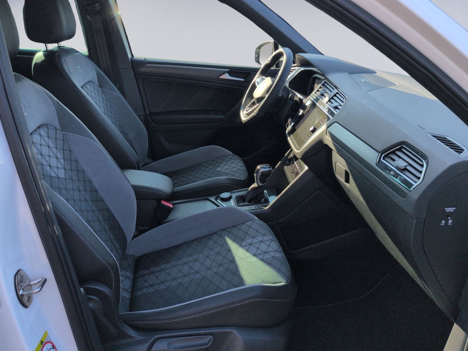Tiguan 2.0 TDI DSG 4M R-Line KAMERA+STHZ+AHK
