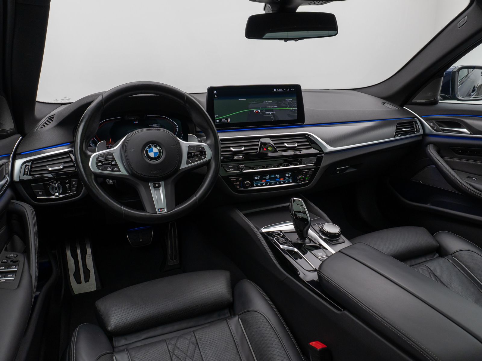 Fahrzeugabbildung BMW 540d xD M Sport Panoram Kamer HUD H/K TV Massage
