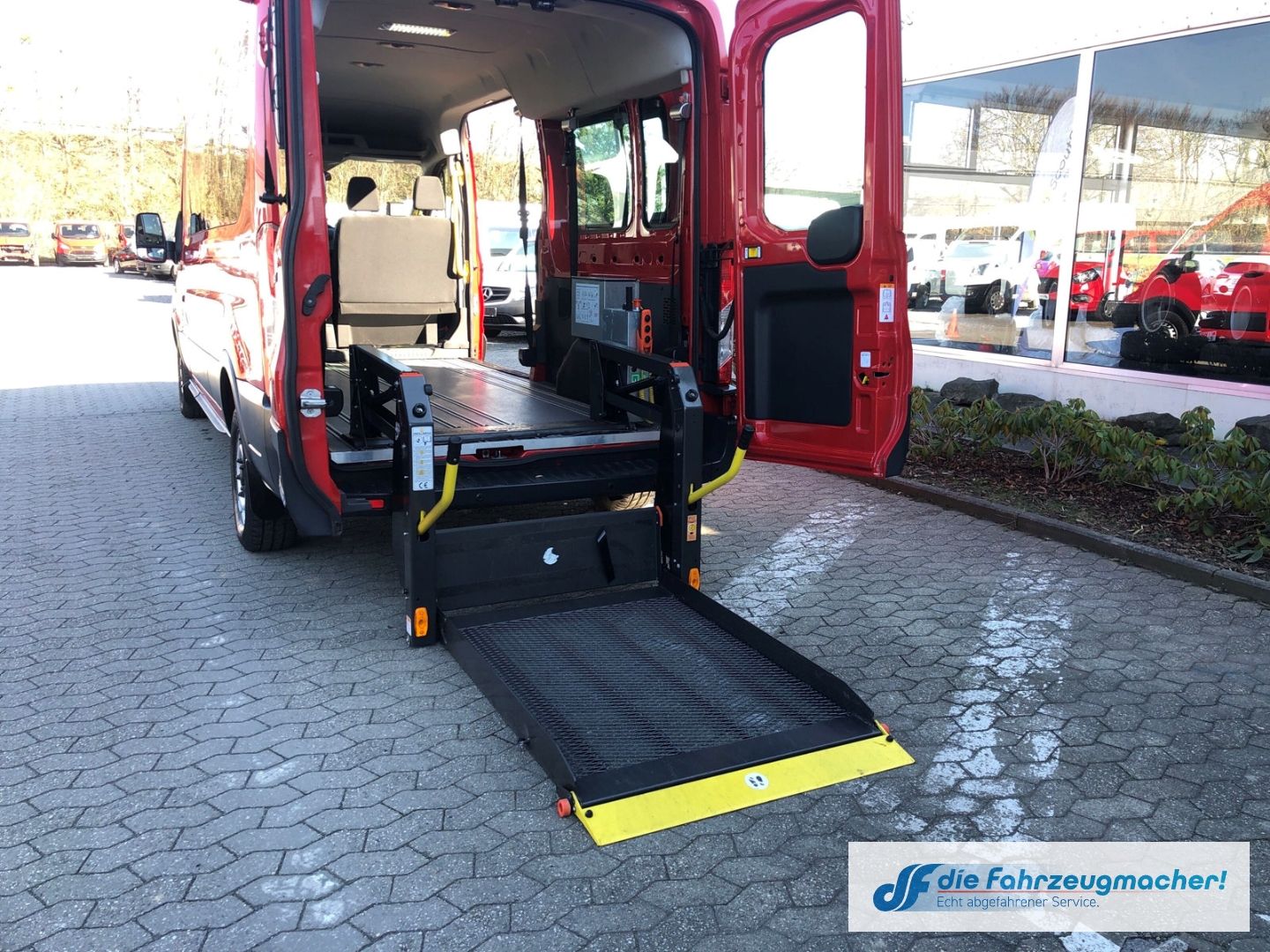 Fahrzeugabbildung Ford Transit Kombi 350 Behindertengerecht *4085