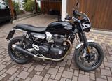 Triumph Speed Twin 1200, Jet Black, Silver Flyscreen  - Triumph Speed Twin