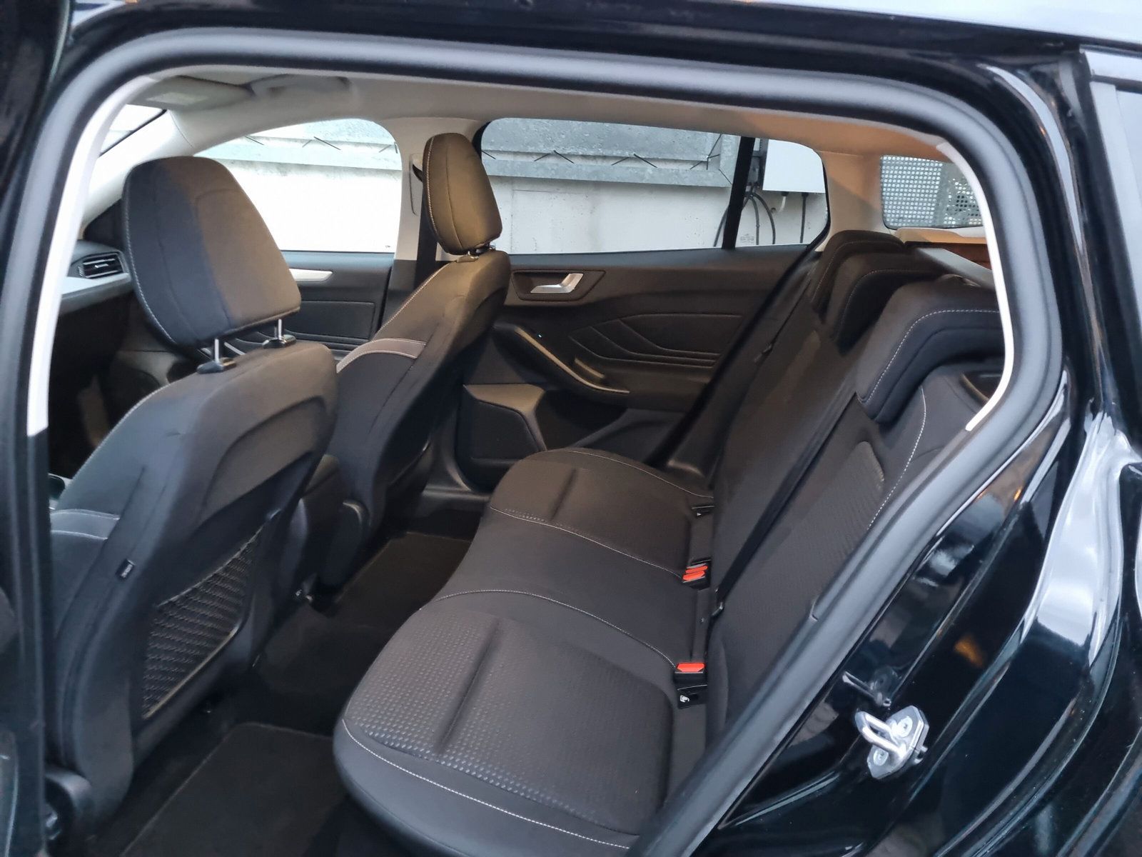Fahrzeugabbildung Ford Focus Turnier 2.0 Cool & Connect LED SHZ KAMERA
