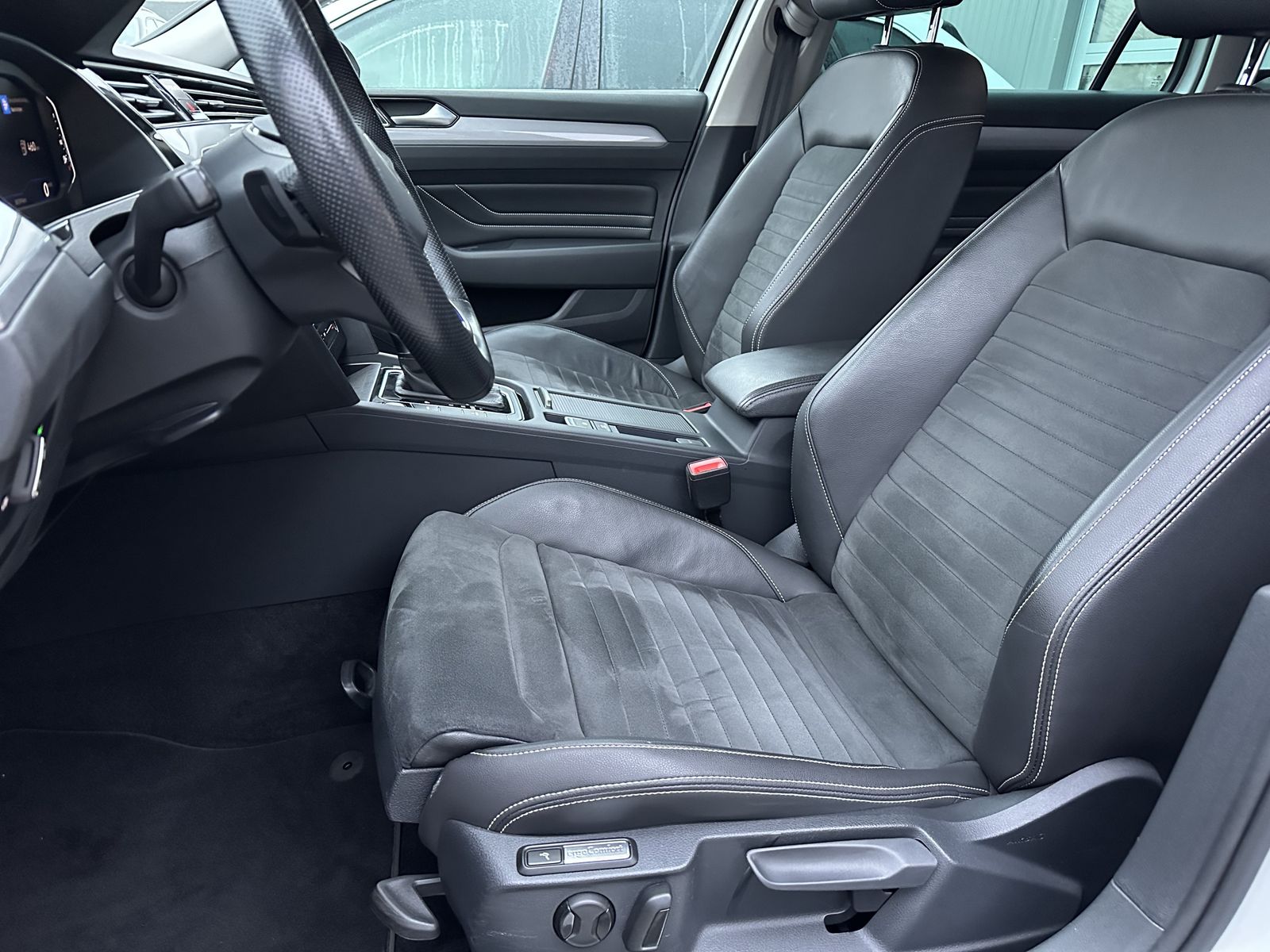 Fahrzeugabbildung Volkswagen Passat Variant DSG GTE Hybrid NAV+LED+AHK+VC+PP