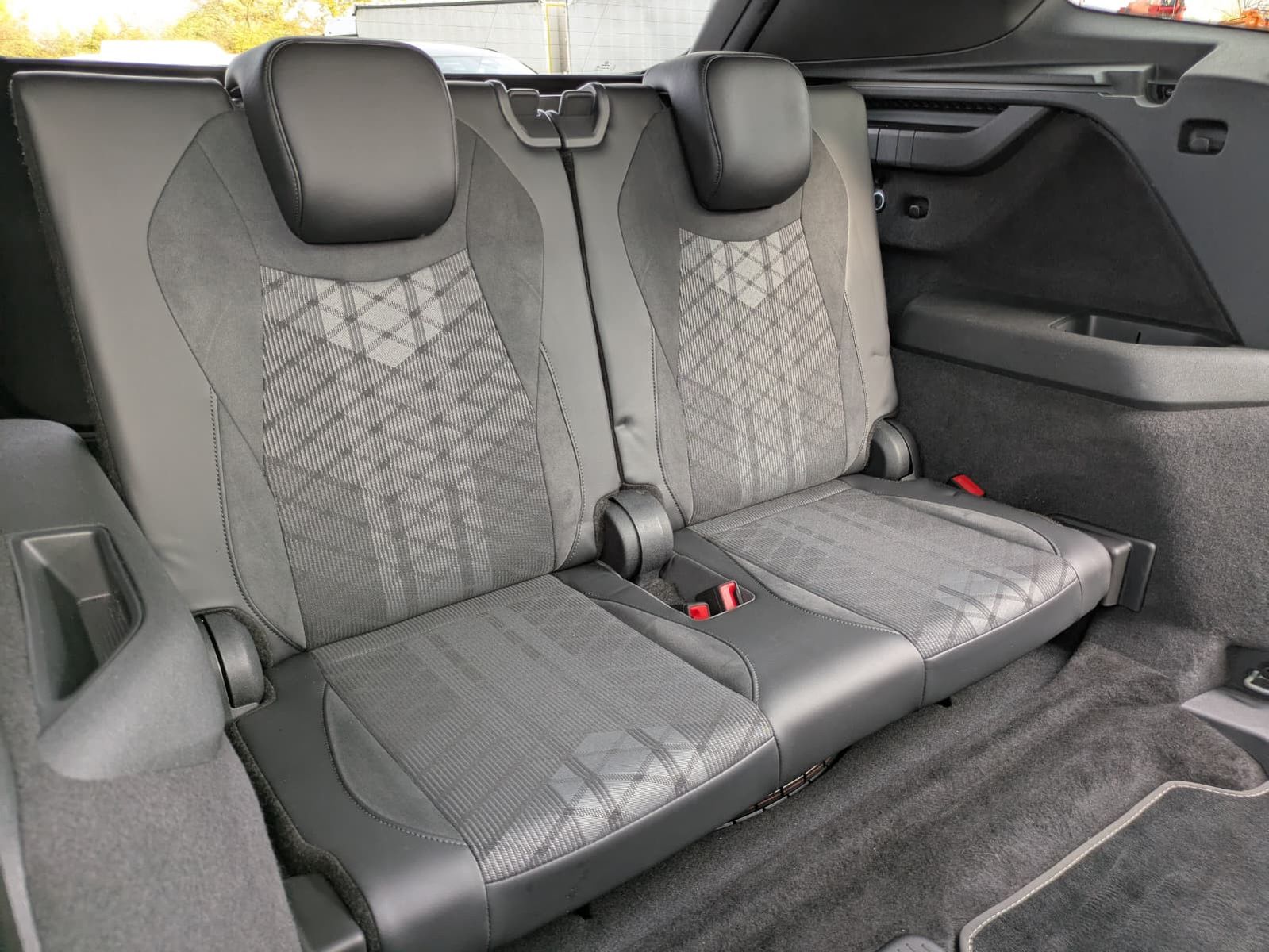 Fahrzeugabbildung Volkswagen Tayron 2.0 TDI 4M R-Line 7Si*MATRIX*AHK*PANO*HUD