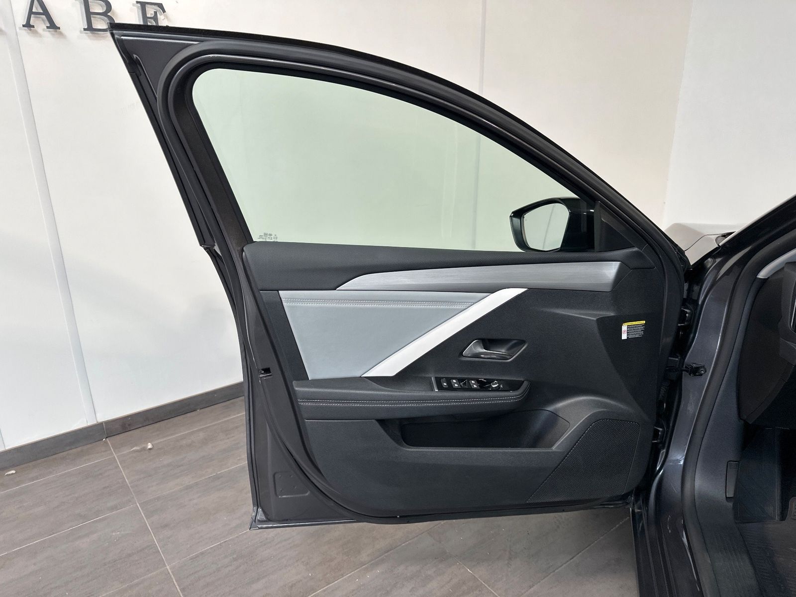 Fahrzeugabbildung Opel Astra SpT 1.5 D Aut Business Elegance NAV+LED