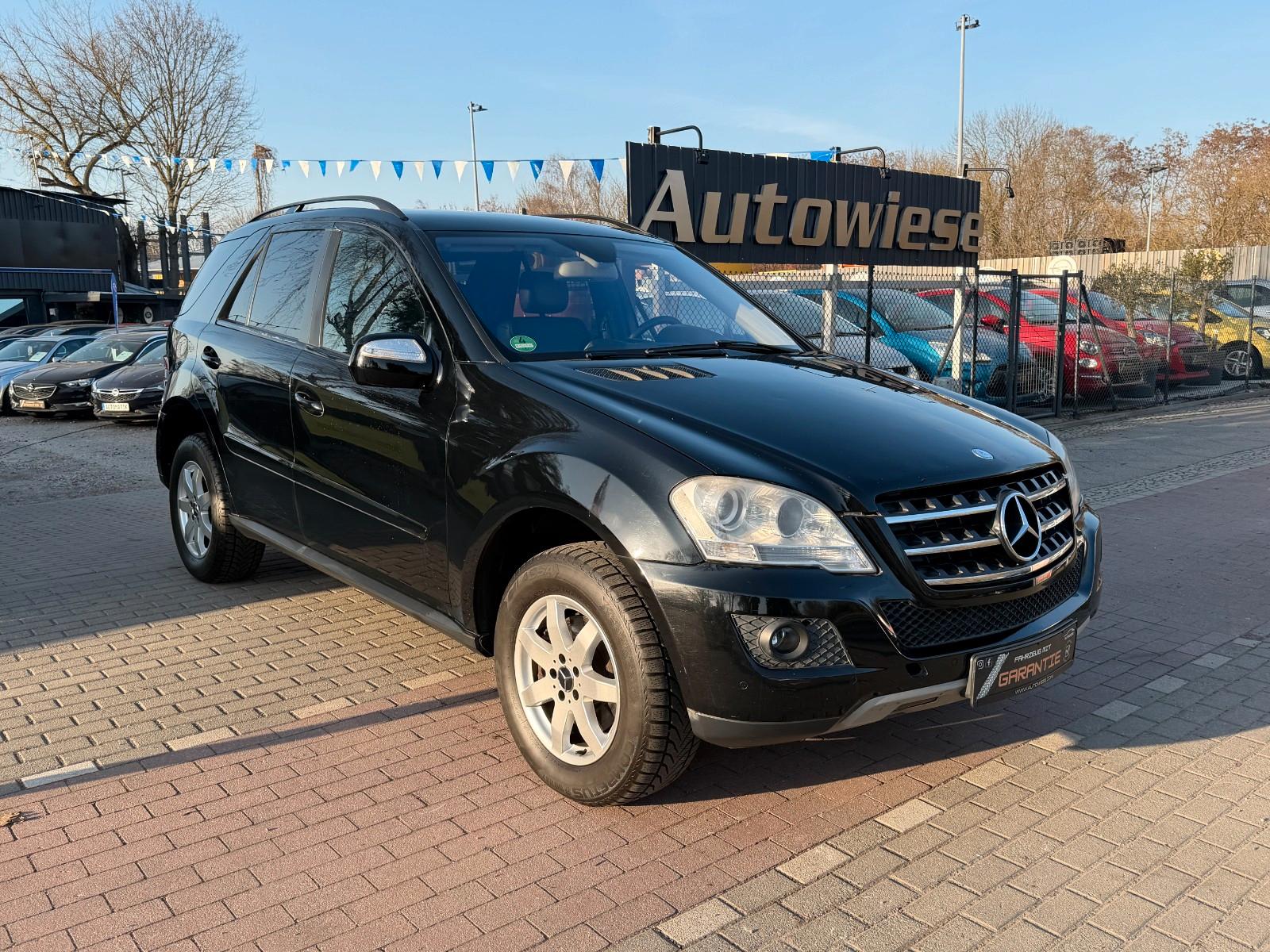 Mercedes-Benz ML300 2009 — interior
