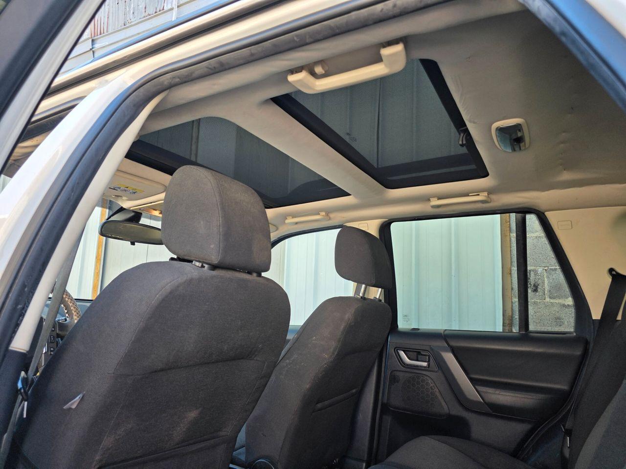 Land Rover Freelander 2011 — photo 12