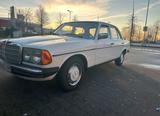 Mercedes-Benz 200 - Mercedes-Benz 200 Oldtimer mit Diesel-Antrieb