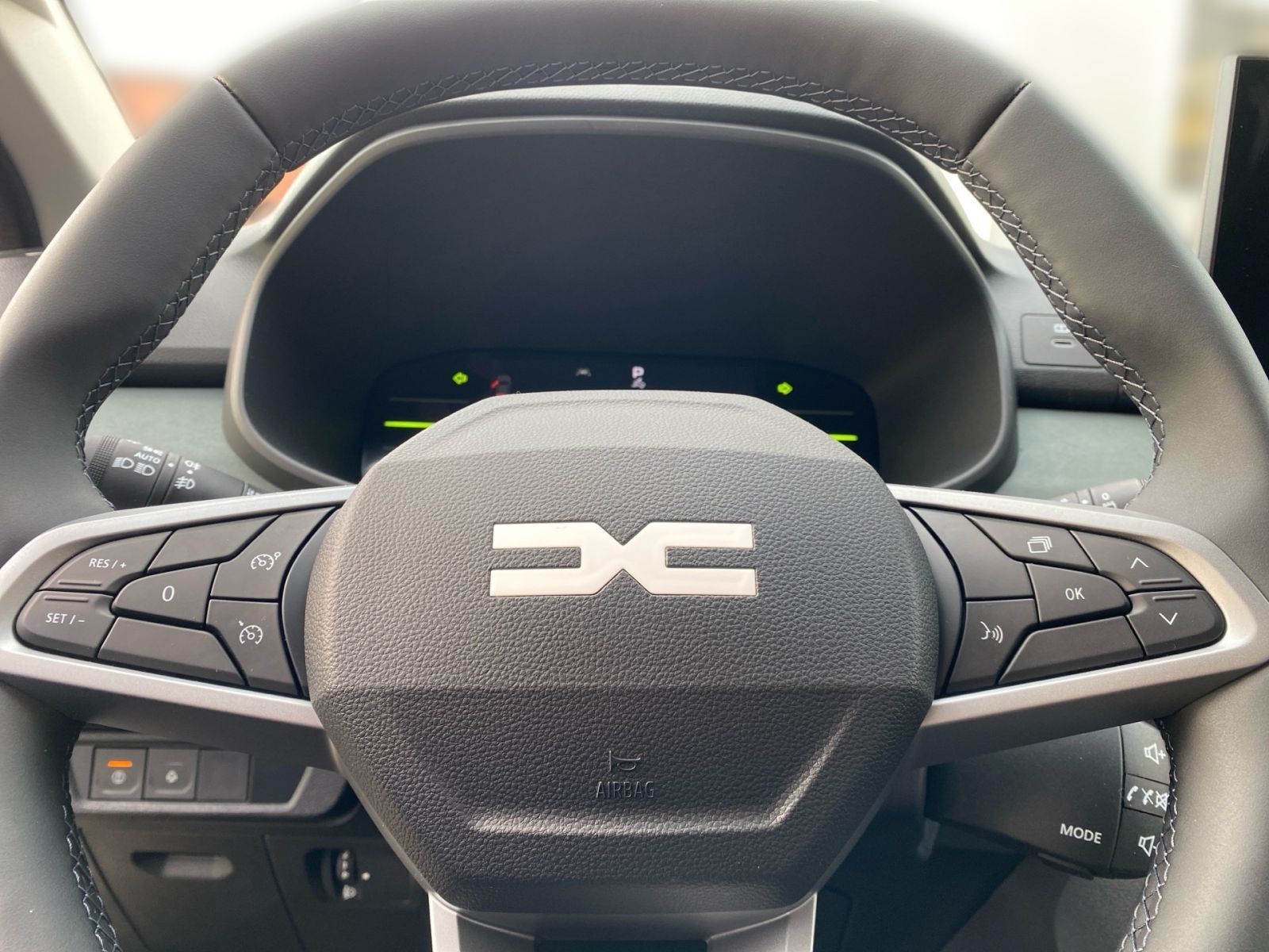 Fahrzeugabbildung Dacia Jogger Extreme Hybrid 155 Automatik *NAVI*SINTER