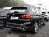 BMW X1 xDrive 20i Sport Line AHK HUD LED NAVI KAMERA - BMW X1: Allradantrieb