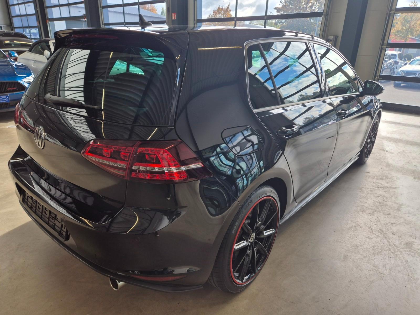 Volkswagen GOLF VII GTI PERFORMANCE NAVI SHZ PDC PANO XENON