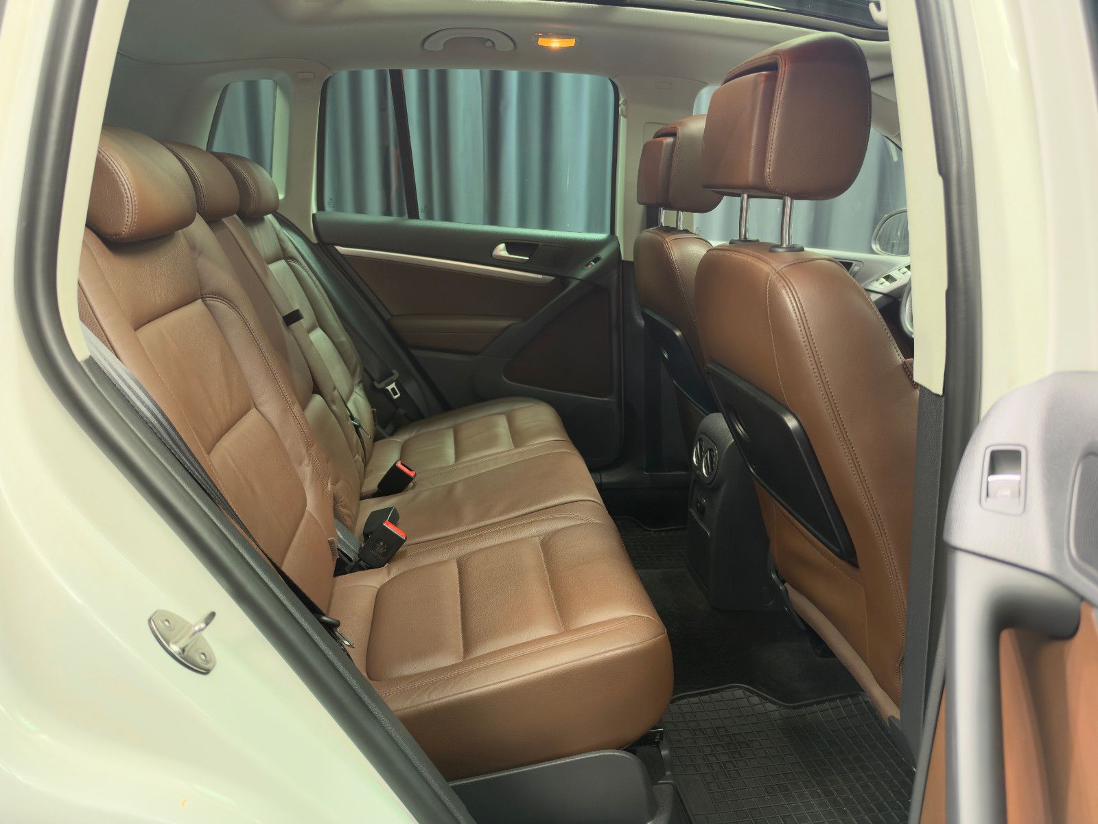 Fahrzeugabbildung Volkswagen Tiguan 2.0 TSI 4MOTION Track&Style |PANO|LEDER