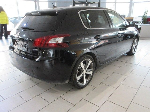 Fahrzeugabbildung Peugeot 308 ALLURE 1.2T NAVI/LED/PANO/LEDER/PDC/ACC/17"