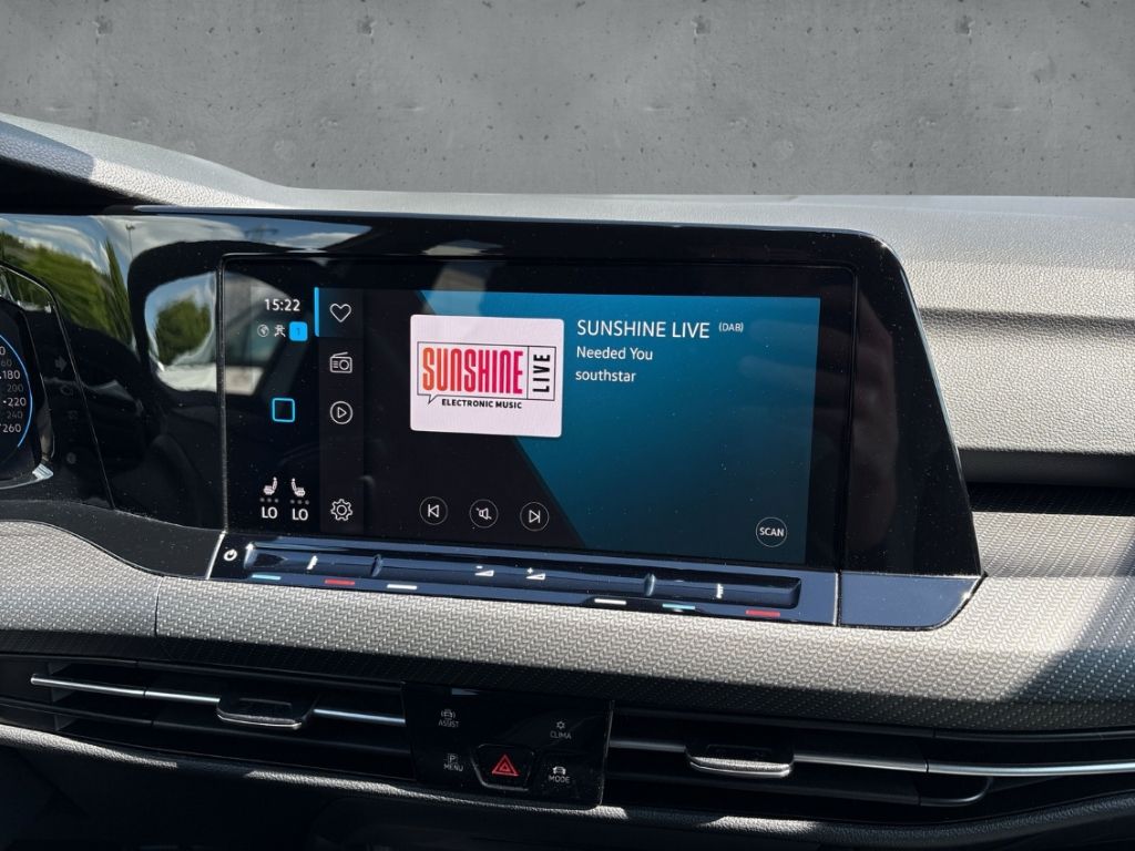 Fahrzeugabbildung Volkswagen Golf 8 TDI DSG R-Line AHK IQ.Light Pano Navi ACC