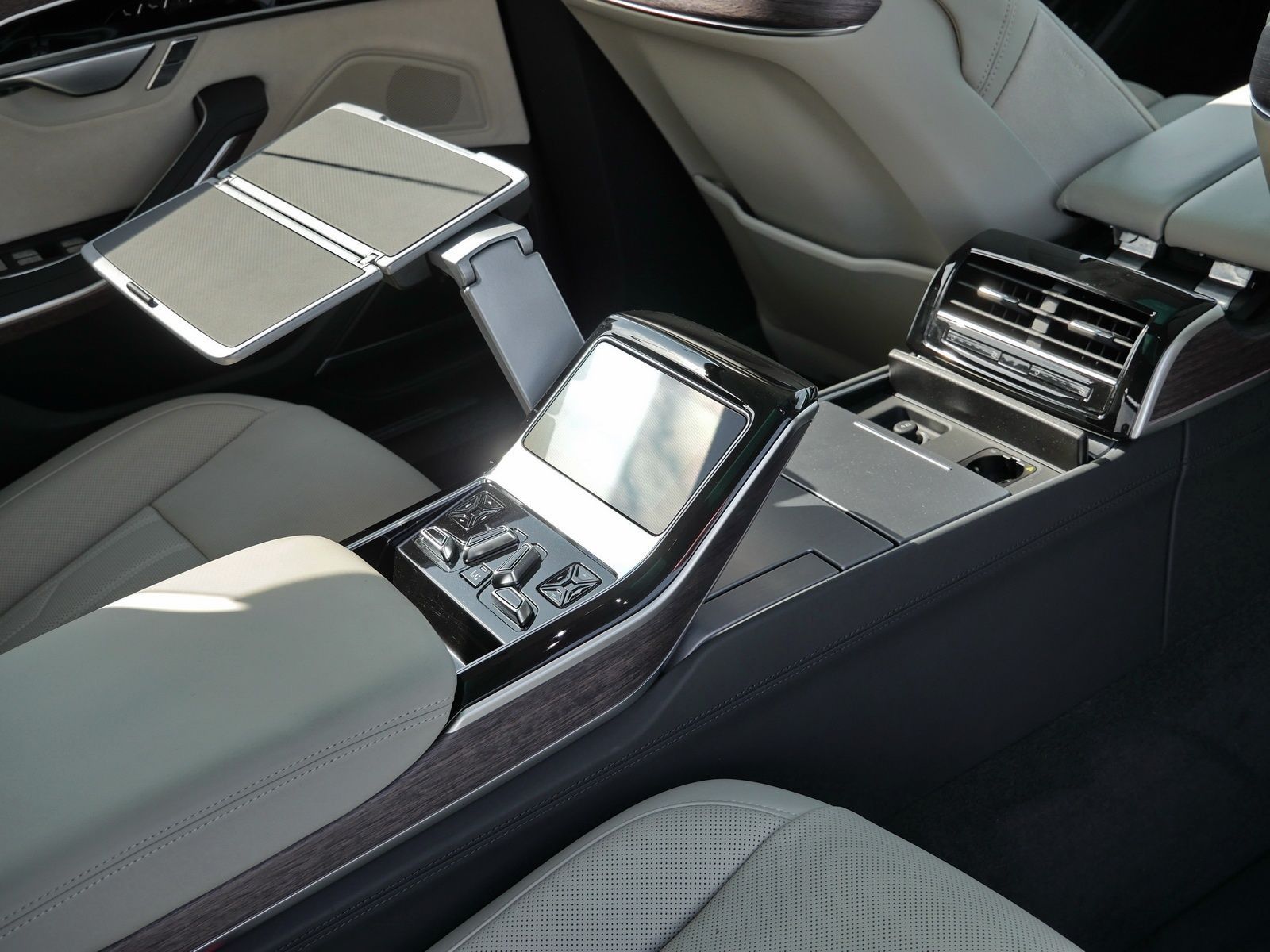 Audi A8 - Bild 18