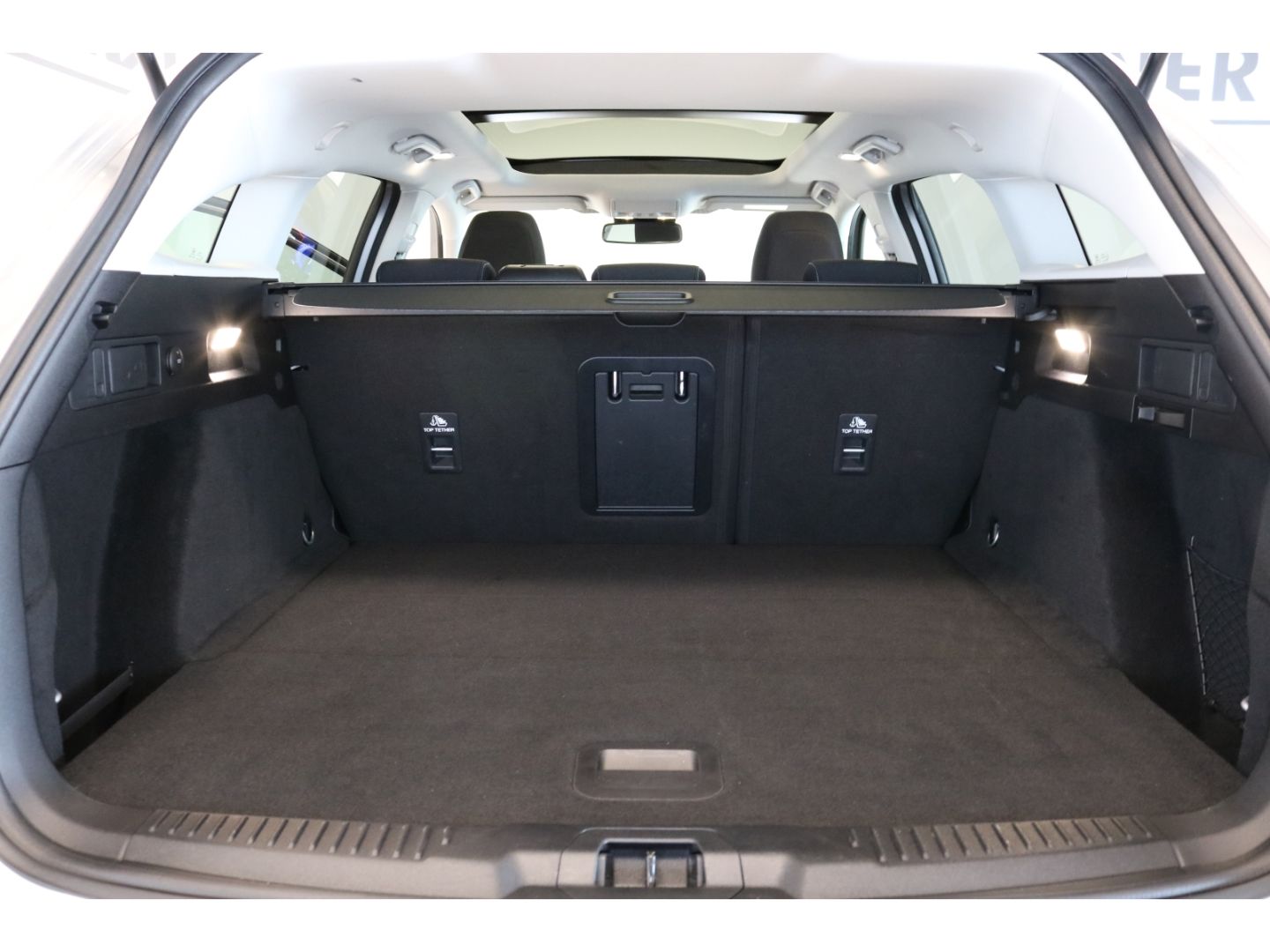 Fahrzeugabbildung Ford Focus Active X Schiebdach LED DAB totWinkel ASS