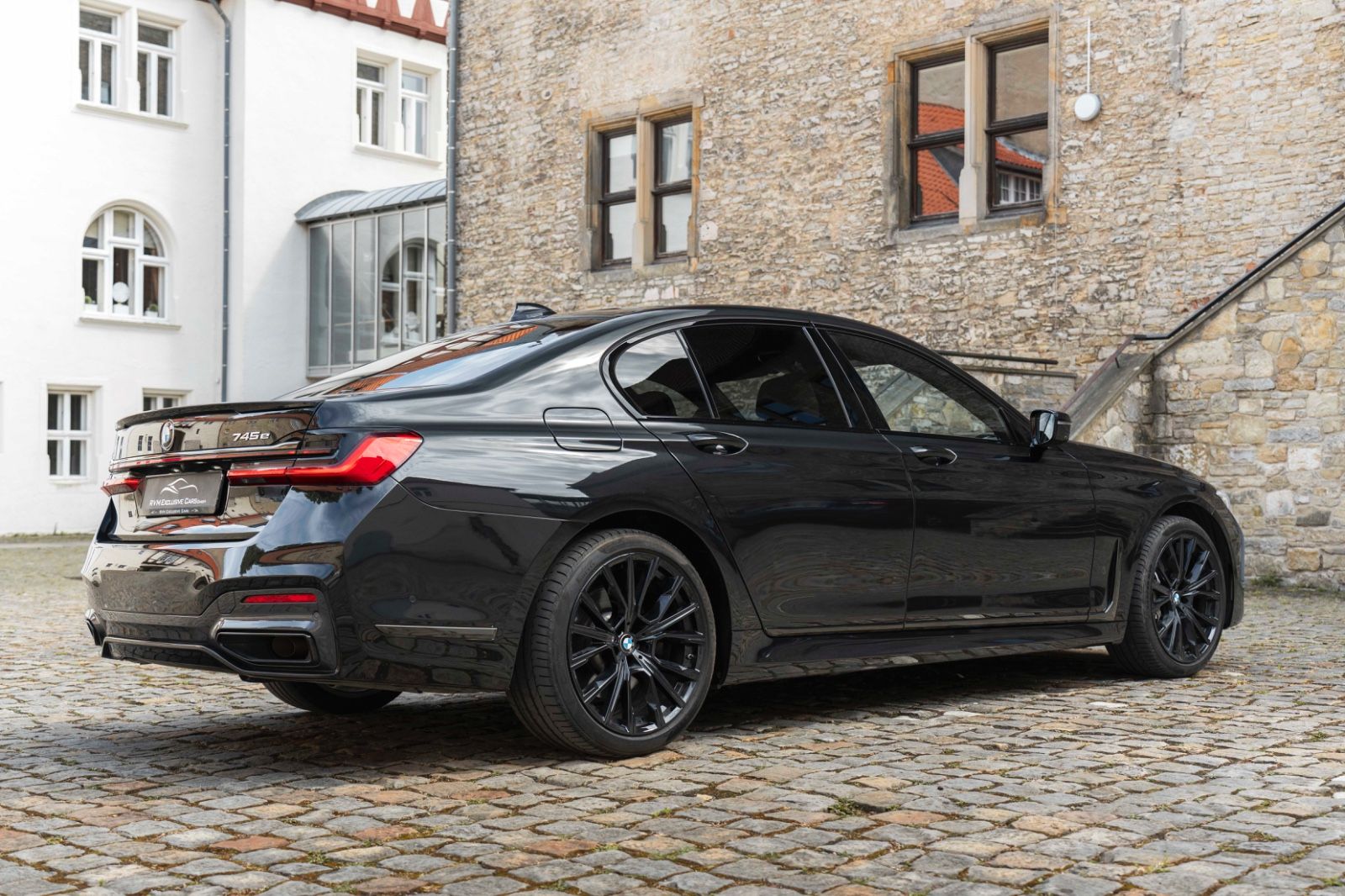 Fahrzeugabbildung BMW 745 e M SPORT H&K LASER MASSAGE PANO 360° HUD