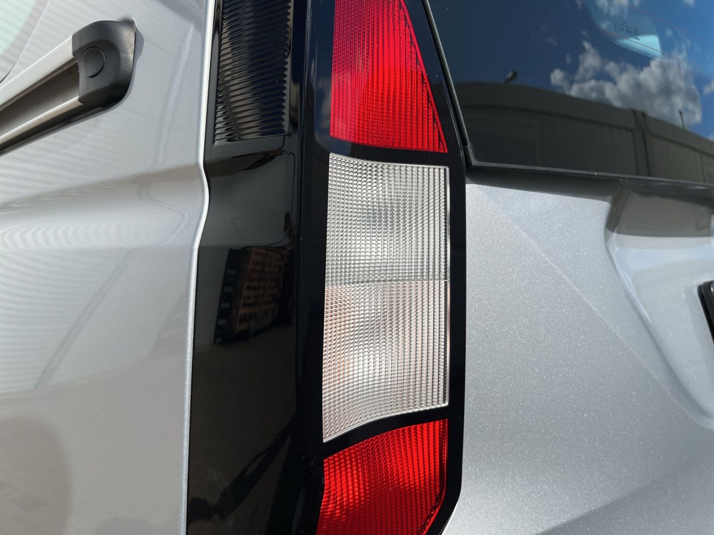 Fahrzeugabbildung Ford Tourneo Connect Trend AHK-abnehmbar Digitales Co