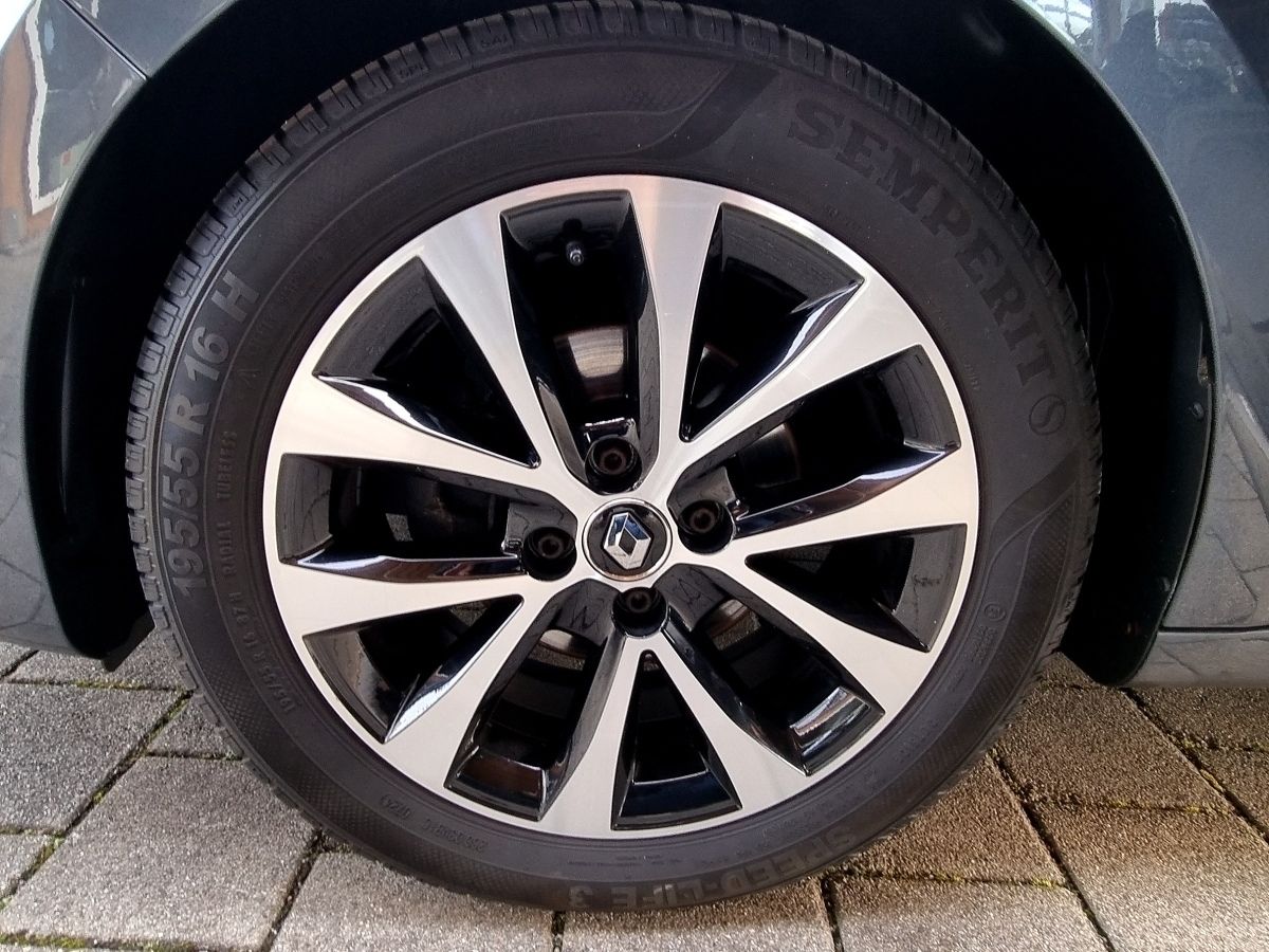 Fahrzeugabbildung Renault Clio INTENS TCe 100