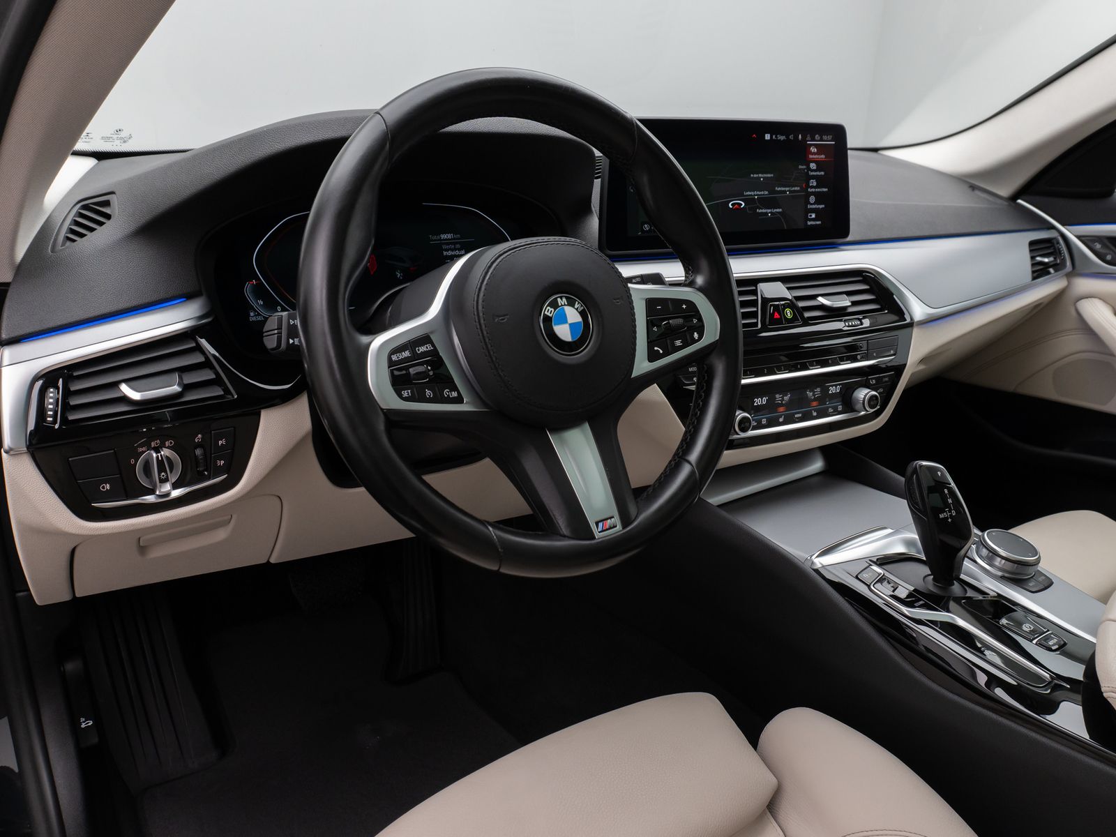 Fahrzeugabbildung BMW 530d  Panorama Kamera Laser HUD DAB HiFi Komfort