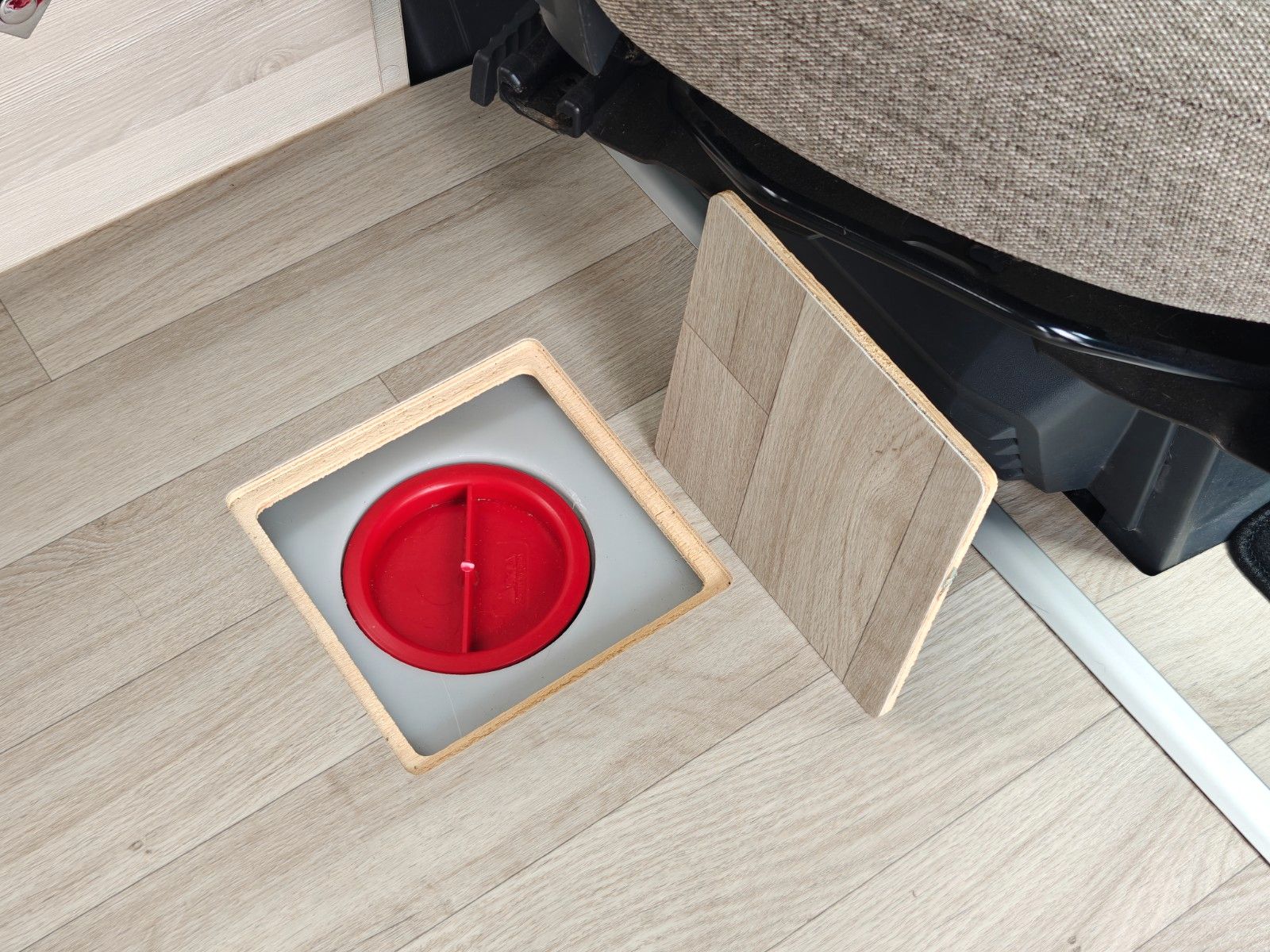 Fahrzeugabbildung Karmann Dexter 550 - Hubdach, Autom., Markise, Lithium -
