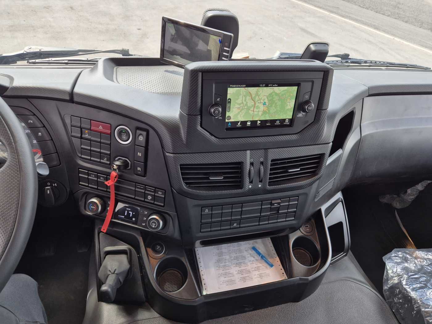 Fahrzeugabbildung Iveco S-Way AD190S40/FP ThermoKing T-1000R LBW Tür AHK