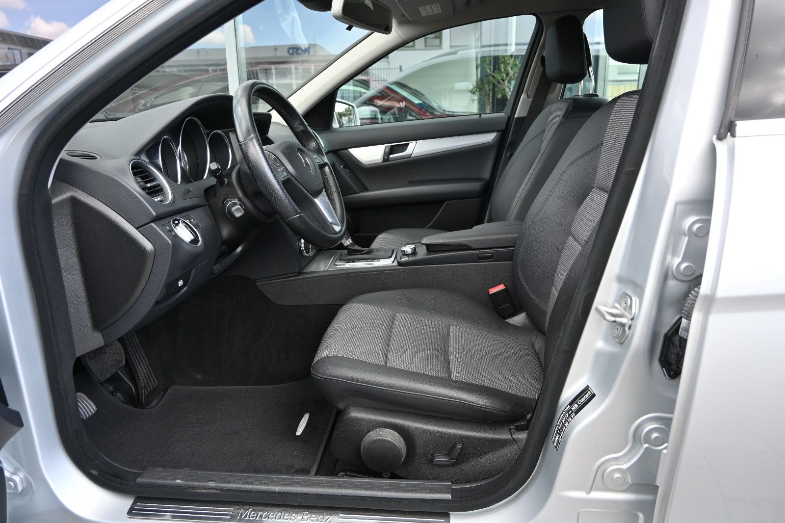 Fahrzeugabbildung Mercedes-Benz C 250 T BlueEFF. AVANTGARDE Facelift °AHK°COMAND