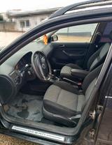 Volkswagen Bora Lim. Basis - Volkswagen Bora mit Benzin-Antrieb: Kombi