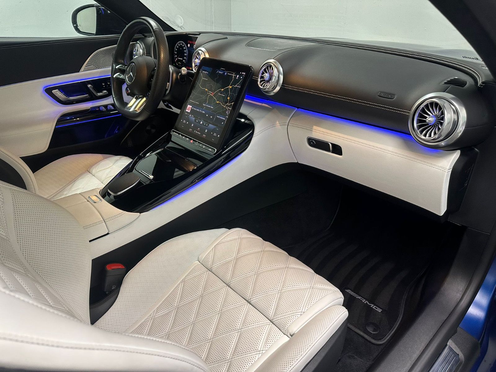 Fahrzeugabbildung Mercedes-Benz SL 63 AMG 4MATIC+ *KERAMIK*MANUFAKTUR*CARBON*TV*