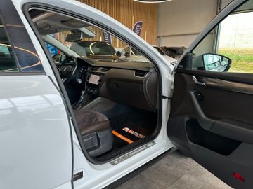 Skoda Octavia Scout*ACC*NAVI*AHK*PANO*2-Zonen*