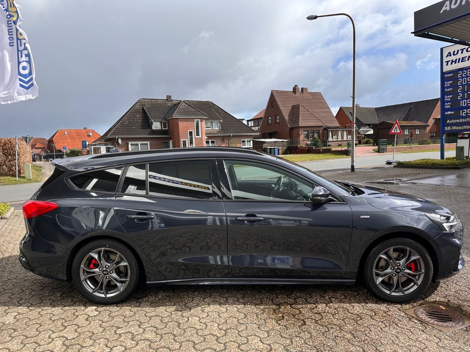 Fahrzeugabbildung Ford Focus Turnier ST-Line X 1.5 EB AHK/ACC/LED/Navi