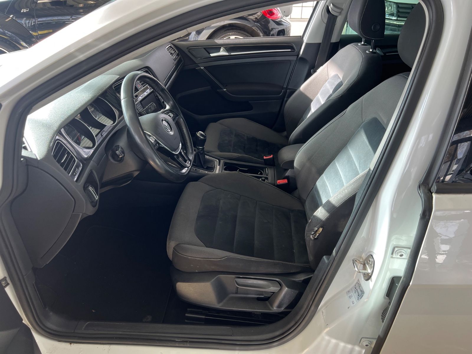 Fahrzeugabbildung Volkswagen Golf VII Lim. 2.0 TDI Highline PANORAMADACH*1.HD
