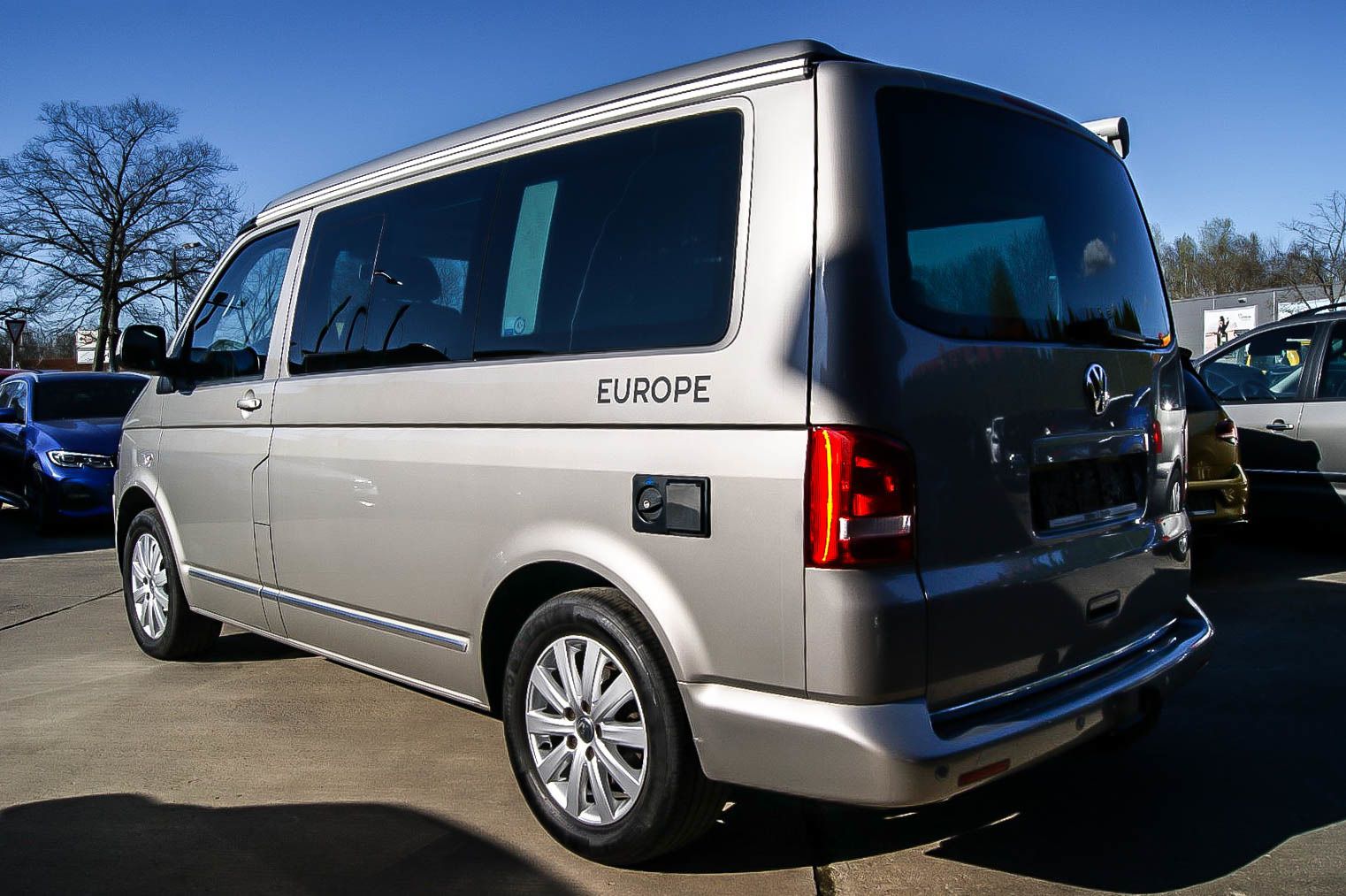 Fahrzeugabbildung Volkswagen T5 California EUROPE 4-Motion 20TDI AUFSTELLDACH