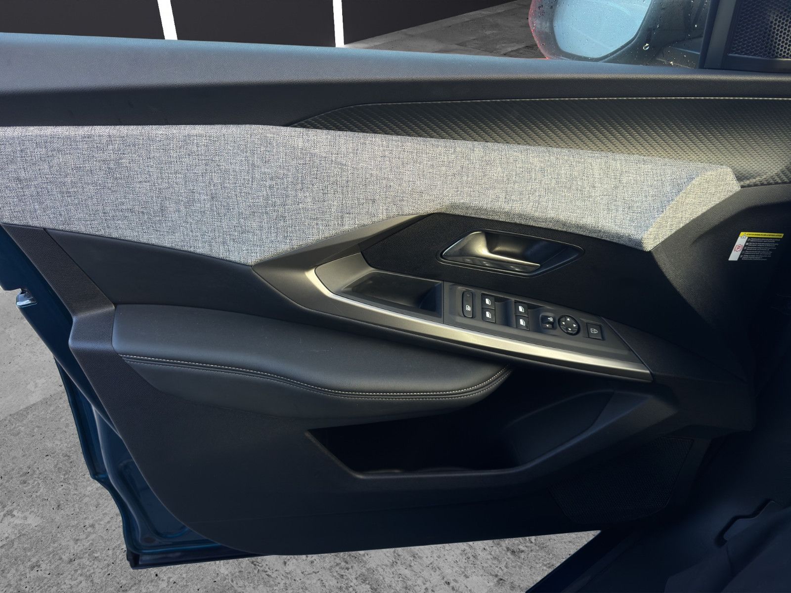 Fahrzeugabbildung Peugeot 3008 Allure *Wärmepumpe*LED*180°Cam*SitzHZ*DAB*