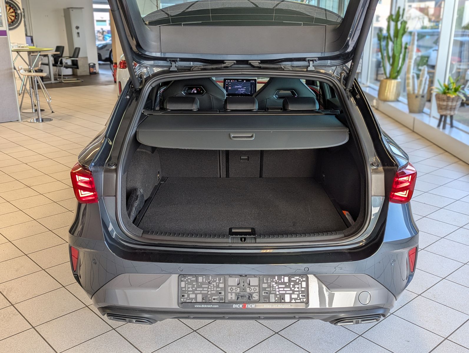 CUPRA Leon 2.0 TDI Intelligent-Dynamic-Edge-Pake Cam - Image 16