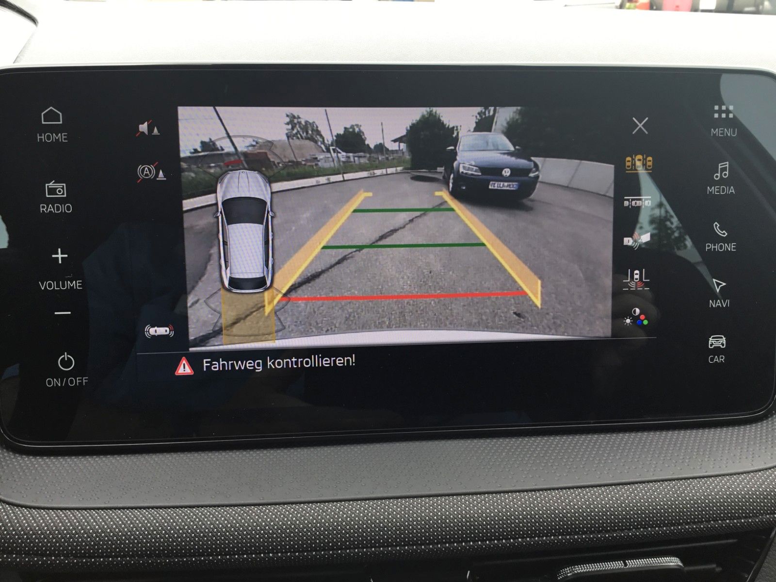 Fahrzeugabbildung SKODA Fabia 1.5l TSI DSG Selection+Navi+ACC+Kamera+16"