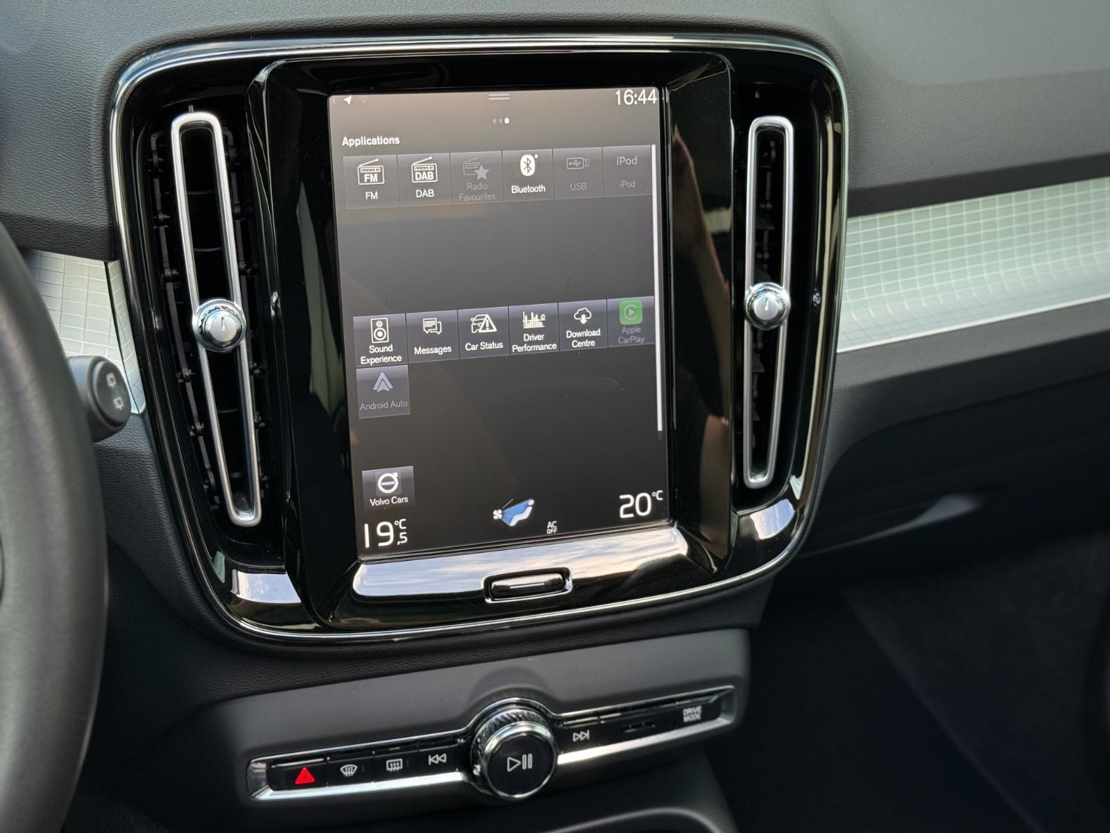 Volvo XC40 1.5T3 Momentum Pro *ASSIST|PANO|NAVI|HIFI*