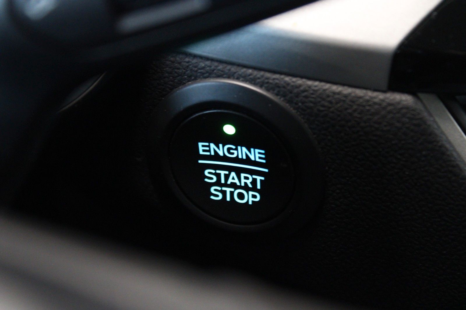 Fahrzeugabbildung Ford Kuga PHEV Aut. Cool&Connect + Winter Paket