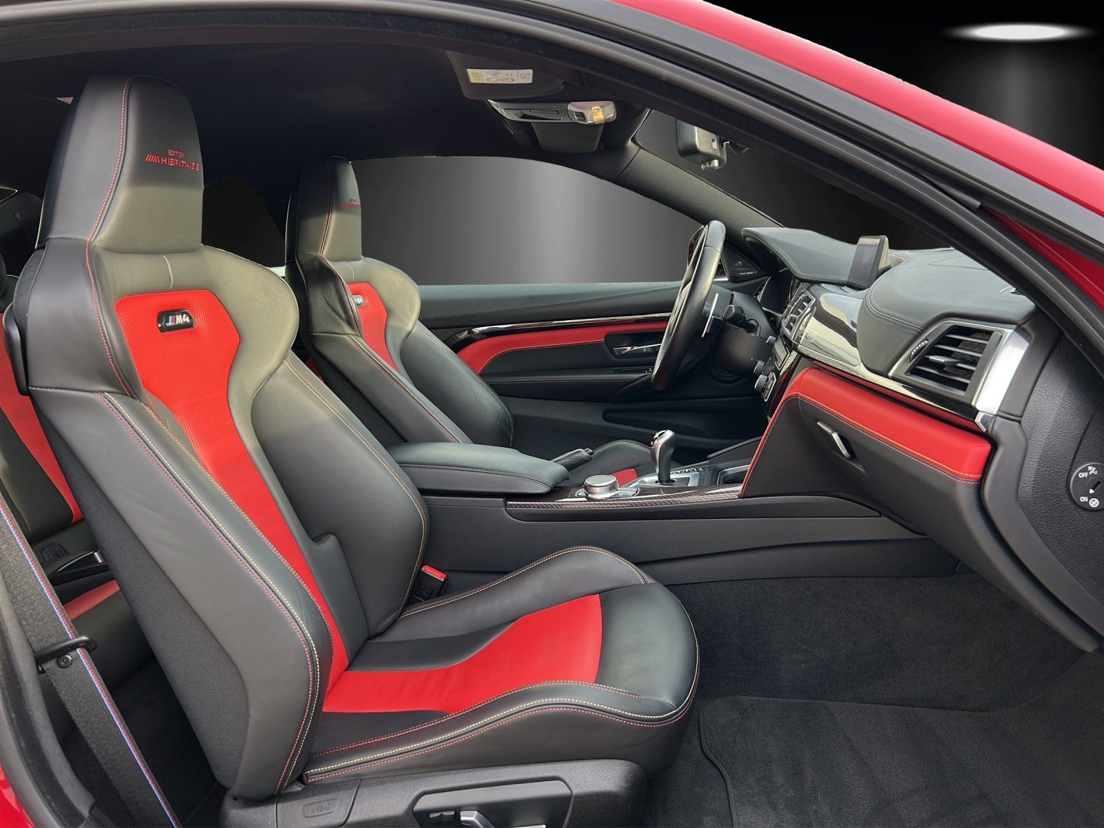 Fahrzeugabbildung BMW M4 DKG HERITAGE 1/750 COMPETITION/PREM.-SE-02/27