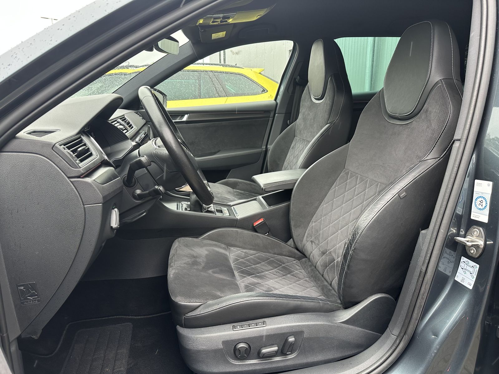 Fahrzeugabbildung SKODA Superb Combi 2.0 TDI Sportline NAV+LED+AHK+VCOCK
