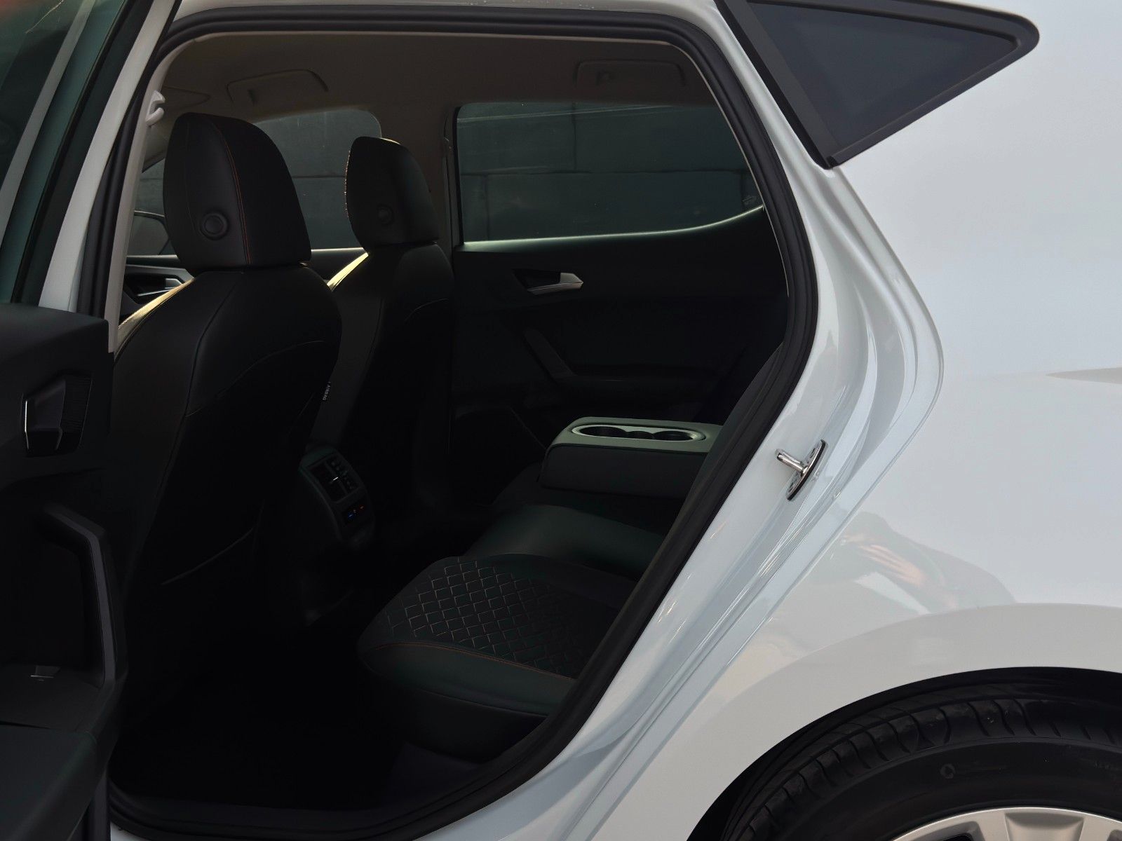 Fahrzeugabbildung SEAT Leon 1.5 TSI FR ACC LED VC SHZ LHZ Kam Ambiente