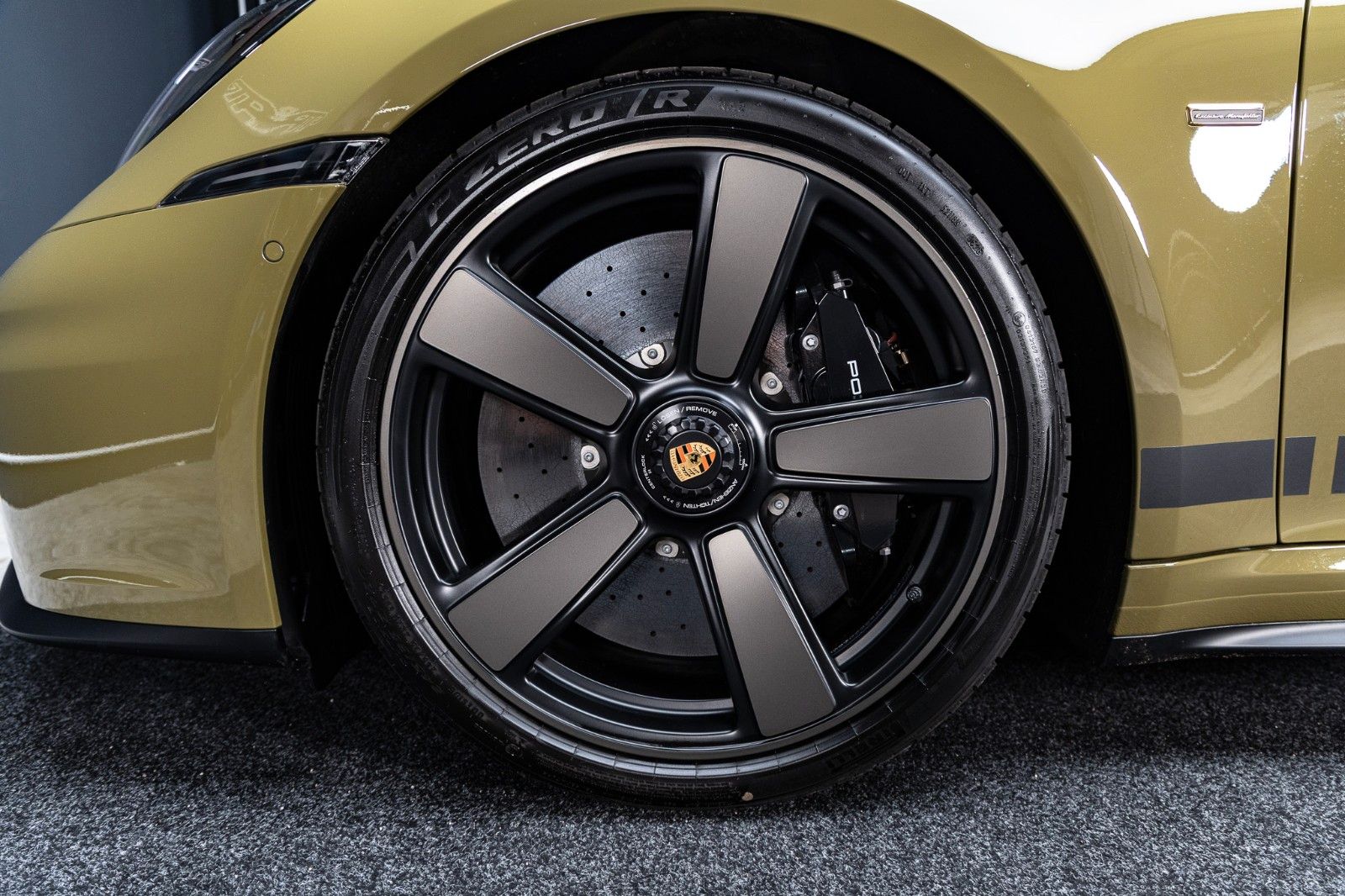 Fahrzeugabbildung Porsche 992.2 GTS Cabrio Spirit 70 + PCCB + Burmester