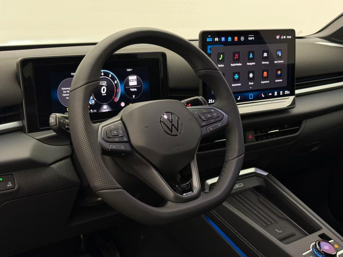Volkswagen T-Roc 1.5 eTSI DSG R-Line +BLACK-STYLE+CAM+AHK+