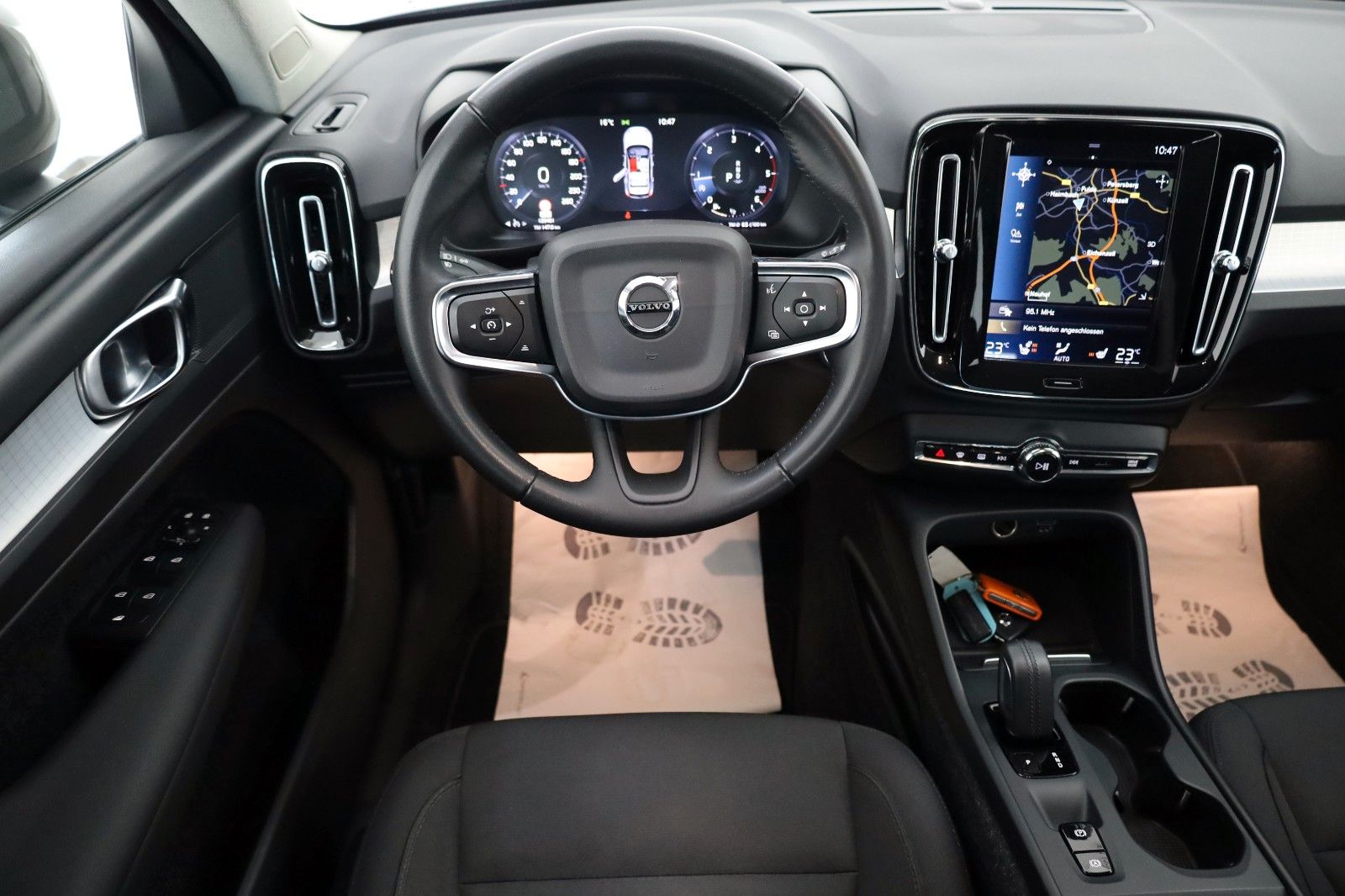 Fahrzeugabbildung Volvo XC40 Momentum Pro Navi,LED,Kamera,SH,Apple Car