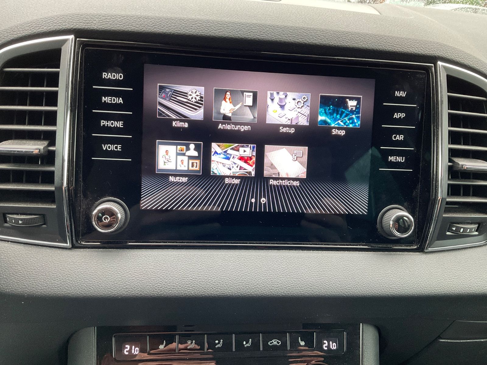 Fahrzeugabbildung SKODA Karoq 1.5l TSI DSG Selection,Kamera,Navi,ACC