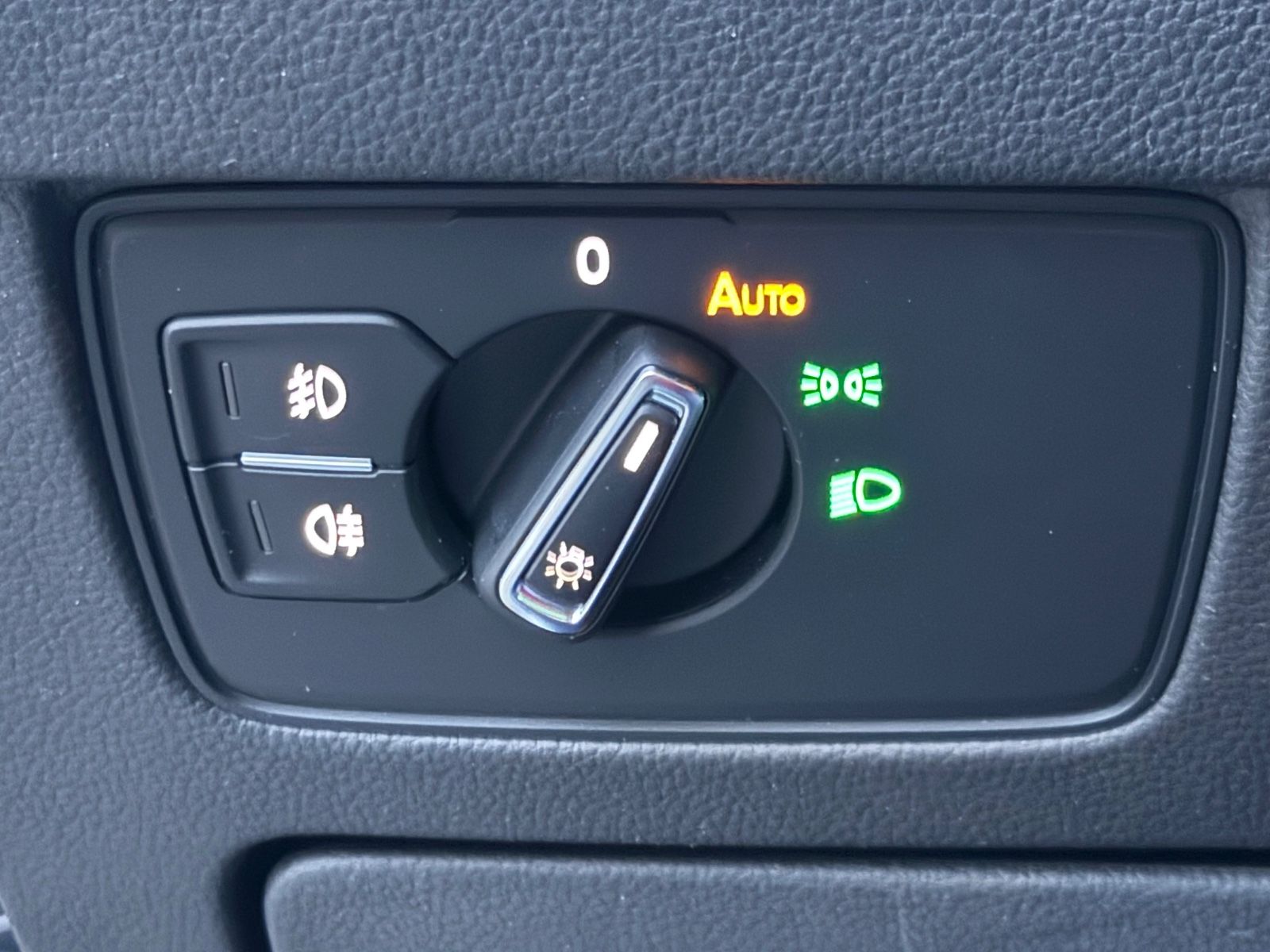 VW Passat Variant Elegance Automatik – Vorschaubild 17