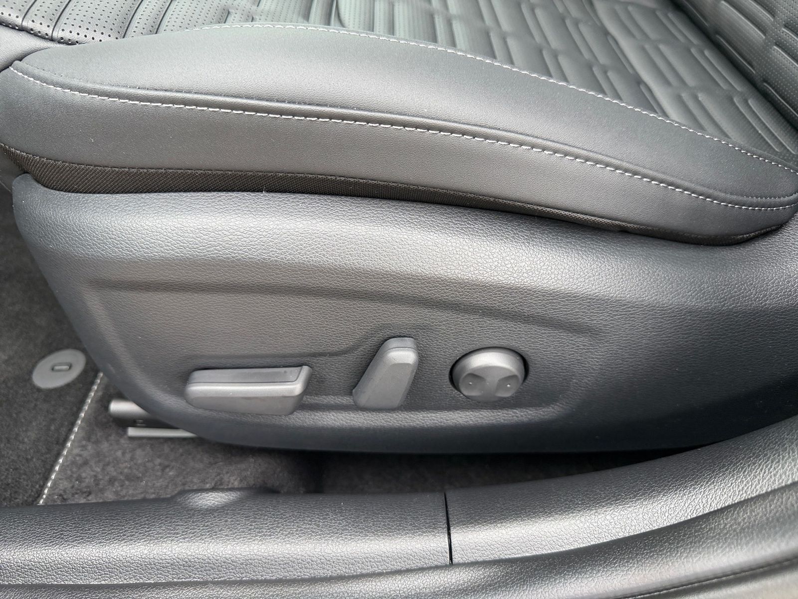Fahrzeugabbildung Kia XCEED 1.6T 180 DCT SPI SD SITZ ADV Facelift