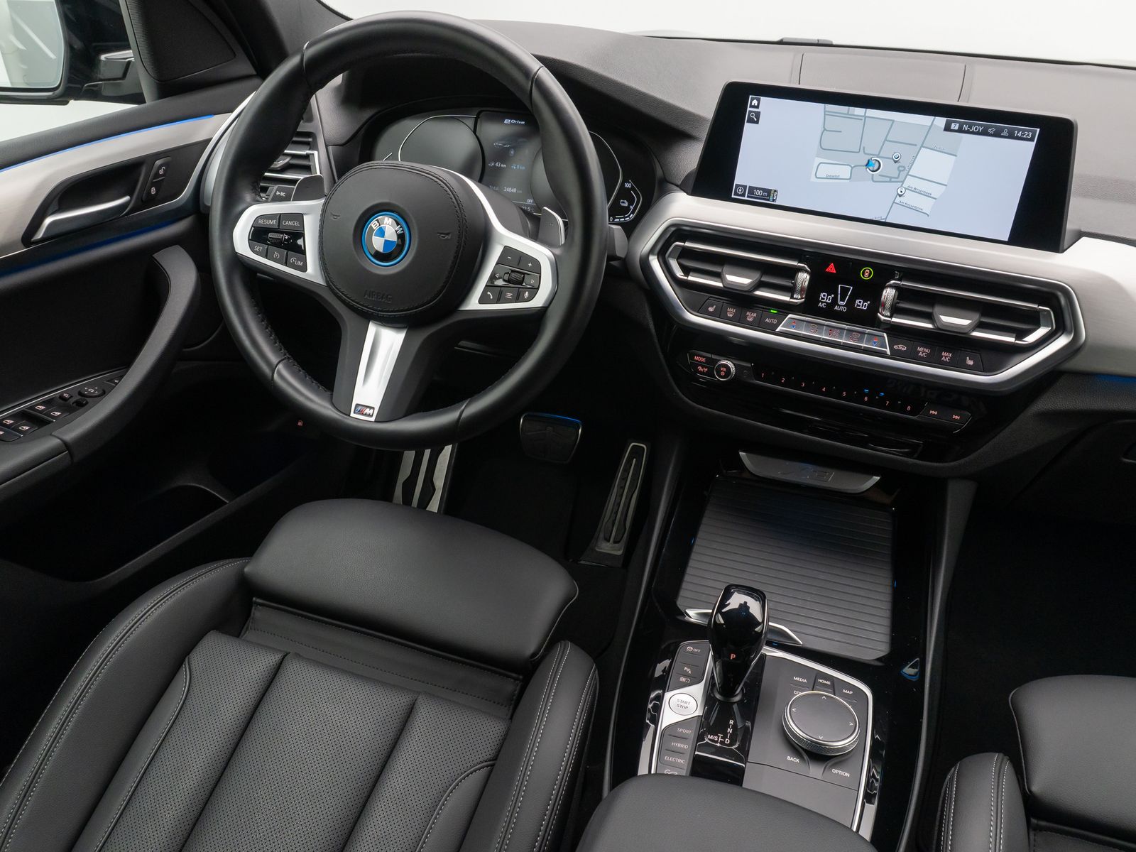 Fahrzeugabbildung BMW X3 xD30e M Sport DAB Kamera HiFi LED DriveAs 19"