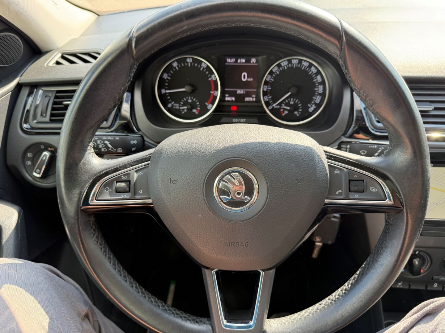 SKODA Rapid Spaceback Emotion Plus 1.2 TSI AHK Pano Na - Image 13